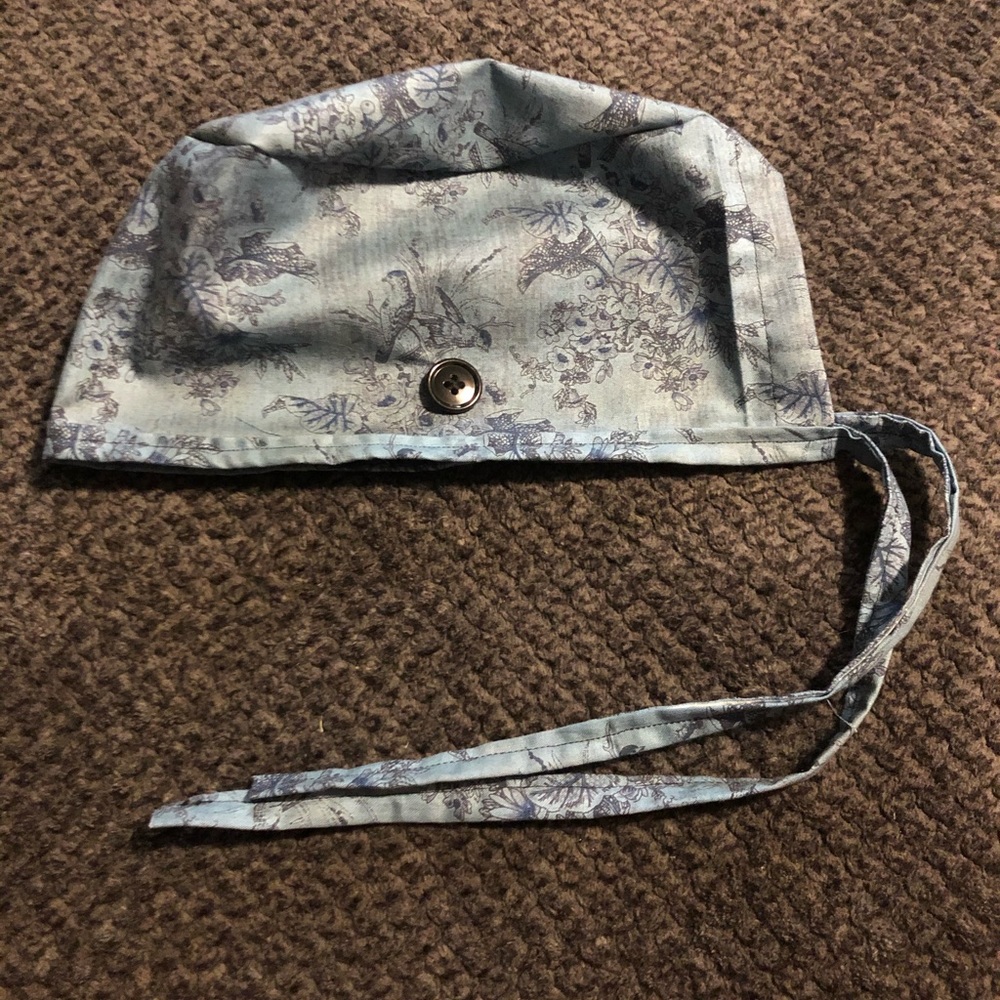 Scrub cap w buttons
